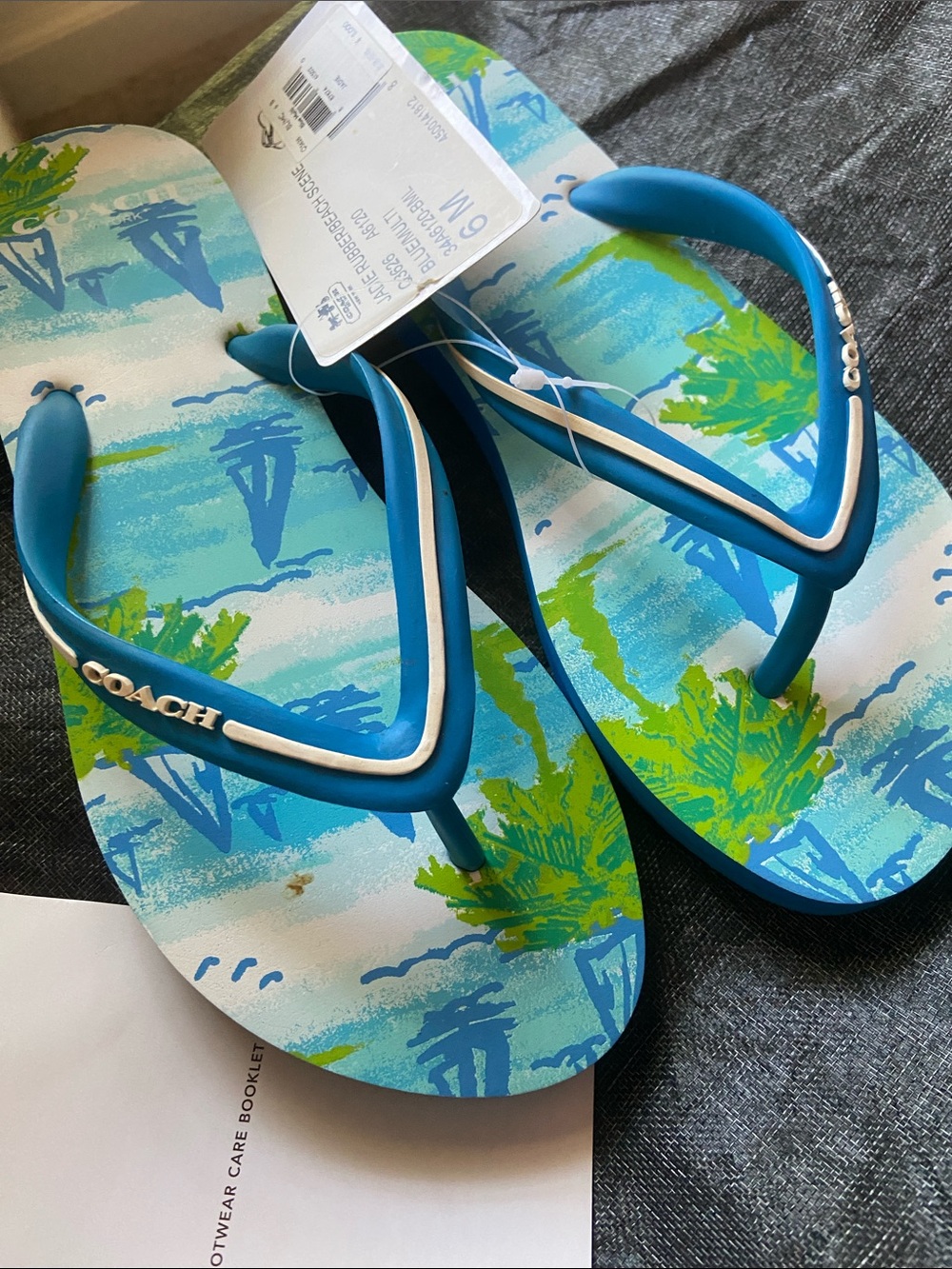 Coach Jadie Beach Scene Flip Flips NWT size 6 - Picture 2 of 4